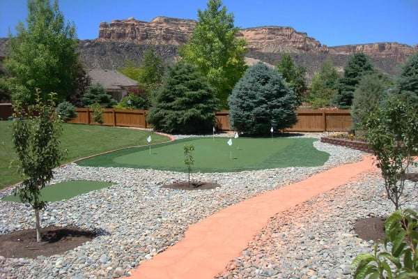 artificial grass used in putting green