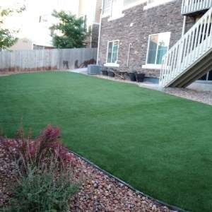 Medium Size Artificial Grass Sideyard