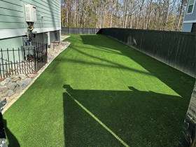 Artificial grass side lawn in Charleston, SC